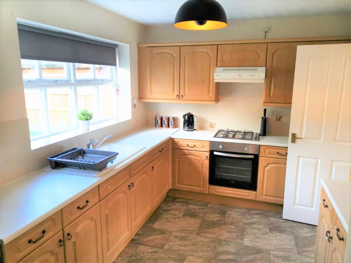 Emerald House - Spacious 3 Bed House With Ensuite Parking Gardens And Netflix Leamington Spa Ngoại thất bức ảnh