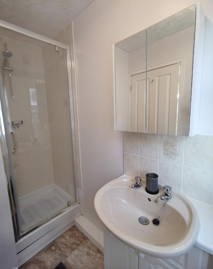 Emerald House - Spacious 3 Bed House With Ensuite Parking Gardens And Netflix Leamington Spa Ngoại thất bức ảnh