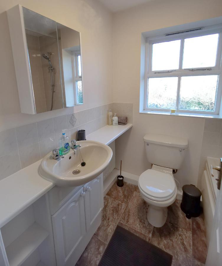 Emerald House - Spacious 3 Bed House With Ensuite Parking Gardens And Netflix Leamington Spa Ngoại thất bức ảnh